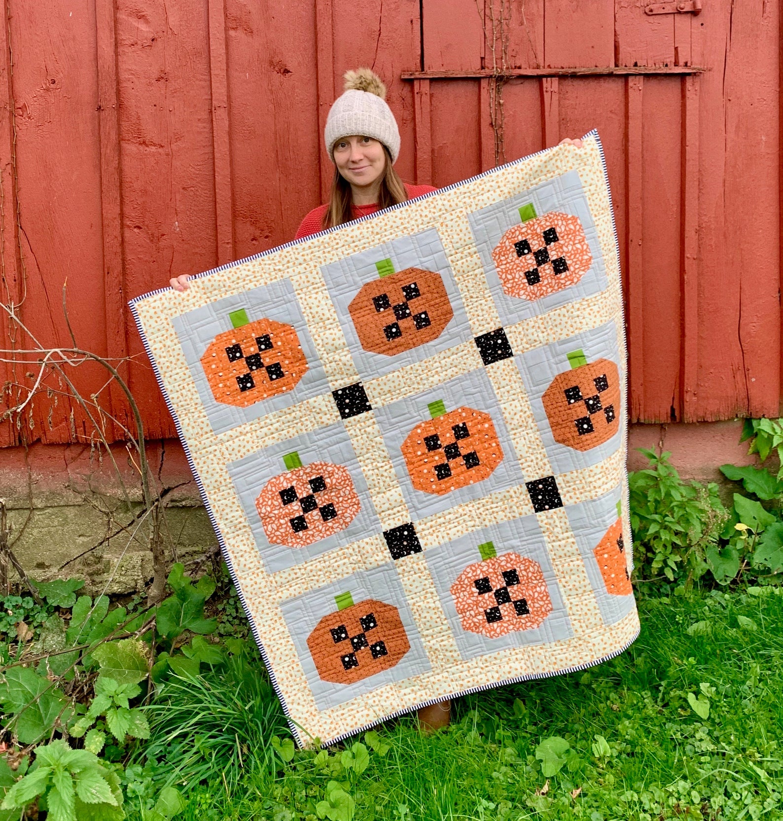 Colorful pumpkin quilt, orange and gray fabric, perfect for autumn decor, cozy and handmade.